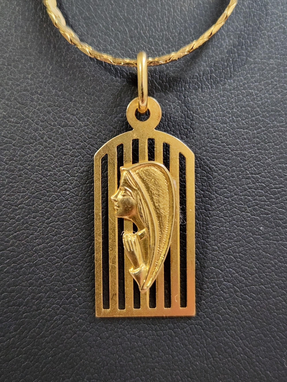 1985c 8.3g Italian 18K 750 Solid Gold Praying Mary Madonna Pendant 24” Necklace